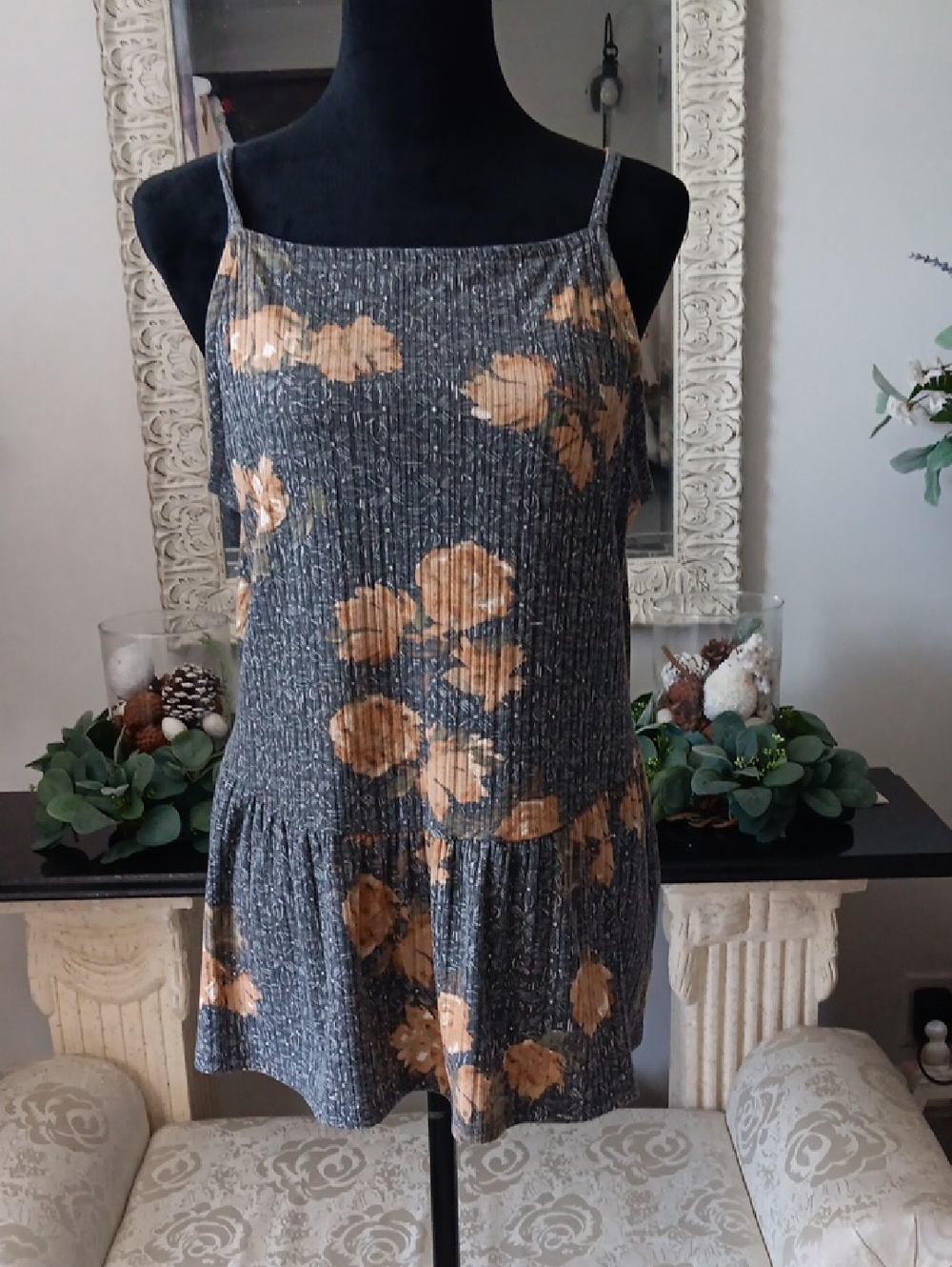 Preloved Maurices Grey Floral Knit Top with Peach Accent